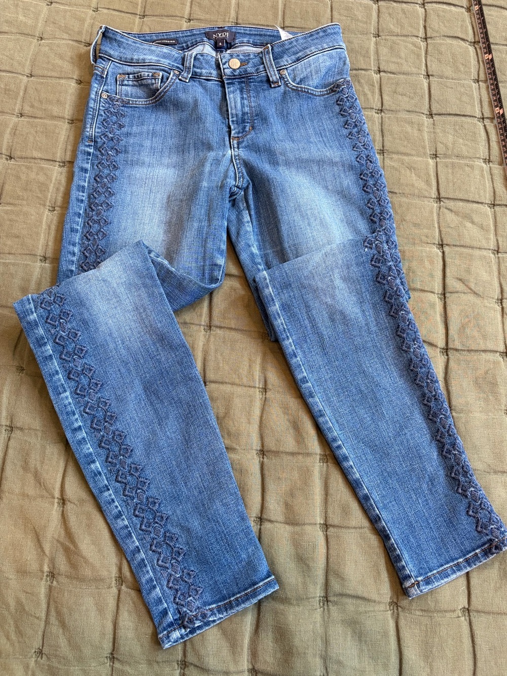 NYDJ Ami skinny jeans w/ embroidery, 6/28, GUC